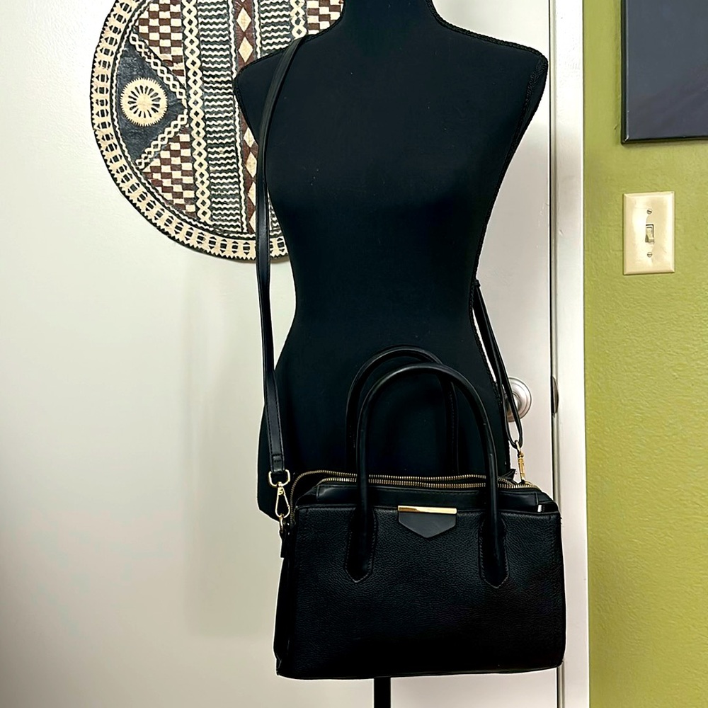 Black shoulder bag
